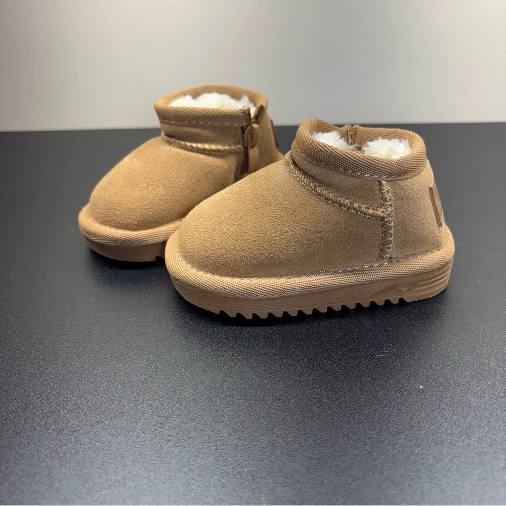 DLM FASHION BABY ZIP UP BOOTS, Size 15/125 (5.5” Length)